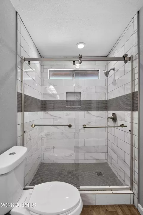 Bath - 836 E Audrey Ln, Phoenix, AZ 85022 photo 5 of 9