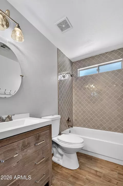 Bath - 836 E Audrey Ln, Phoenix, AZ 85022 photo 8 of 9