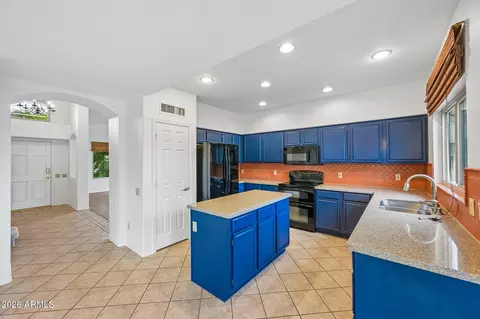 Kitchen - 4512 E Mountain Sky Ave, Phoenix, AZ 85044 photo 3 of 5