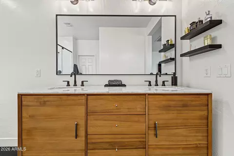 Bath - 1059 E Rojo Way, Gilbert, AZ 85297 photo 1 of 2