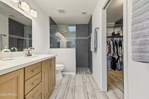 Bath - 3708 E Renee Dr, Phoenix, AZ 85050 photo 3 of 4