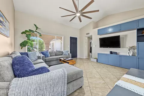 Living - 3708 E Renee Dr, Phoenix, AZ 85050 photo 2 of 4