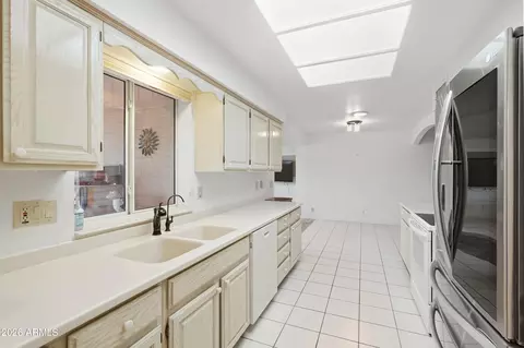 Kitchen - 7928 E Mendoza Ave, Mesa, AZ 85209 photo 4 of 4