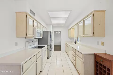 Kitchen - 7928 E Mendoza Ave, Mesa, AZ 85209 photo 1 of 4