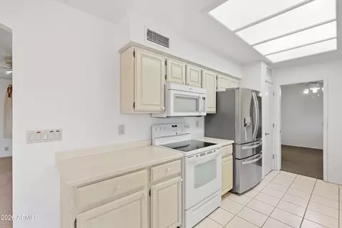 Kitchen - 7928 E Mendoza Ave, Mesa, AZ 85209 photo 2 of 4