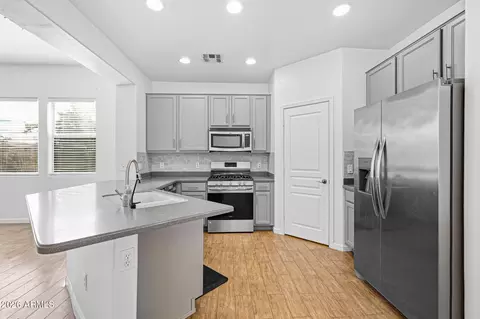 Kitchen - 11508 E Sonrisa Ave, Mesa, AZ 85212 photo 4 of 4