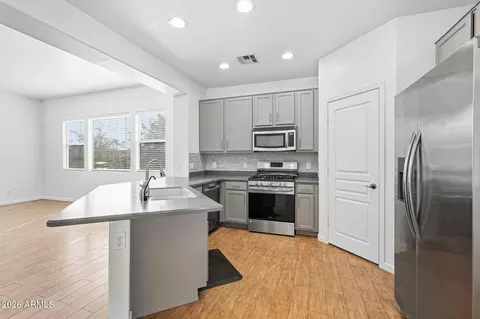 Kitchen - 11508 E Sonrisa Ave, Mesa, AZ 85212 photo 2 of 4