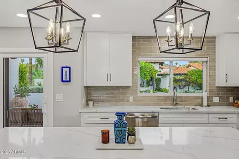 Kitchen - 3169 E Berridge Ln, Phoenix, AZ 85016 photo 3 of 8