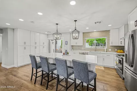 Kitchen - 3169 E Berridge Ln, Phoenix, AZ 85016 photo 6 of 8