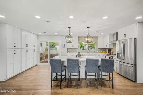 Kitchen - 3169 E Berridge Ln, Phoenix, AZ 85016 photo 8 of 8