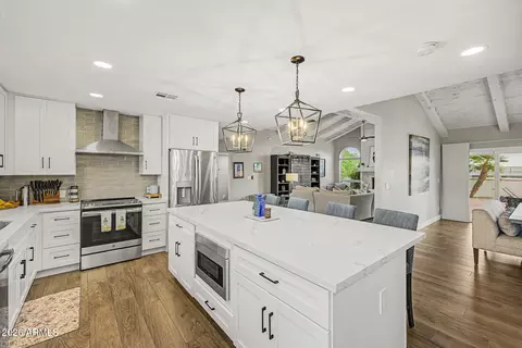 Kitchen - 3169 E Berridge Ln, Phoenix, AZ 85016 photo 2 of 8