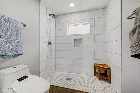 Bath - 3169 E Berridge Ln, Phoenix, AZ 85016 photo 2 of 4