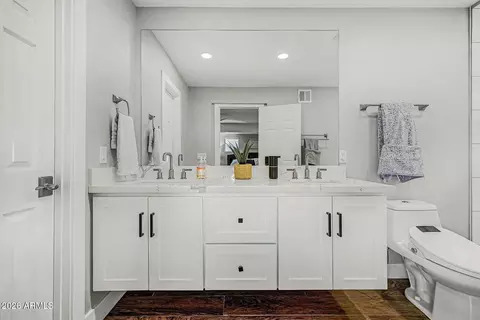 Bath - 3169 E Berridge Ln, Phoenix, AZ 85016 photo 1 of 4