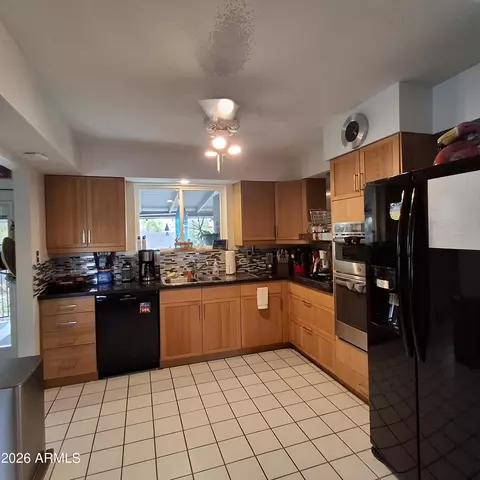 Kitchen - 643 E Wesleyan Dr, Tempe, AZ 85282 photo 2 of 2