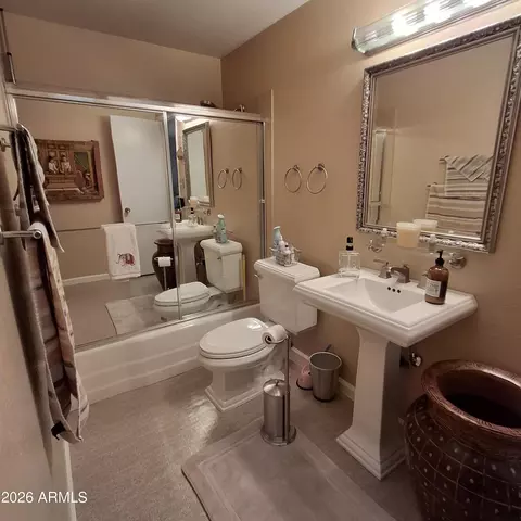 Bath - 643 E Wesleyan Dr, Tempe, AZ 85282 photo 3 of 3