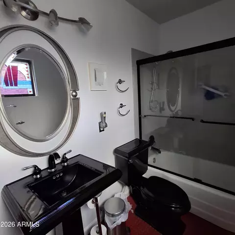 Bath - 643 E Wesleyan Dr, Tempe, AZ 85282 photo 1 of 3