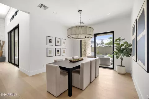 Dining - 4165 E Saint Joseph Way, Phoenix, AZ 85018 photo 1 of 1
