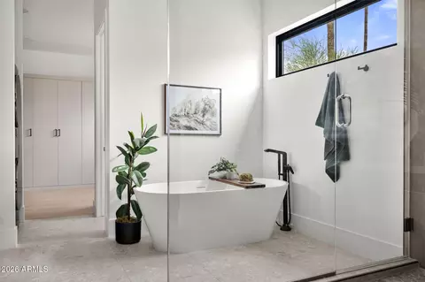Bath - 4165 E Saint Joseph Way, Phoenix, AZ 85018 photo 9 of 9