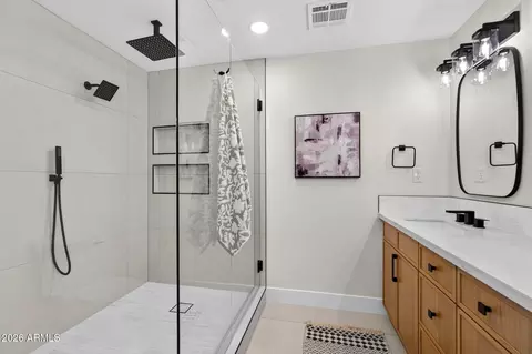 Bath - 1127 E Watson Dr, Tempe, AZ 85283 photo 2 of 7