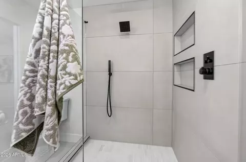 Bath - 1127 E Watson Dr, Tempe, AZ 85283 photo 3 of 7