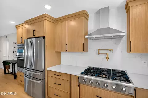 Kitchen - 1127 E Watson Dr, Tempe, AZ 85283 photo 7 of 9