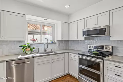 Kitchen - 119 S Ocean Dr, Gilbert, AZ 85233 photo 3 of 6