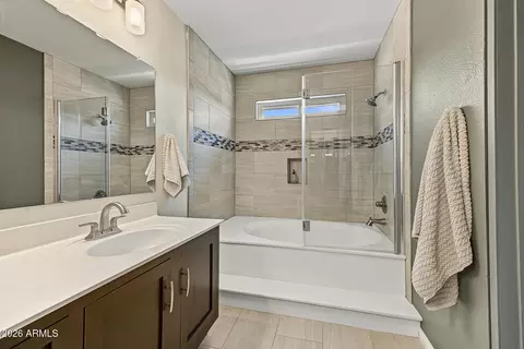 Bath - 119 S Ocean Dr, Gilbert, AZ 85233 photo 2 of 5