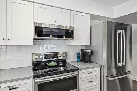 Kitchen - 119 S Ocean Dr, Gilbert, AZ 85233 photo 4 of 6