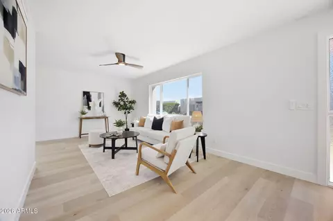 Living - 920 E Michigan Ave, Phoenix, AZ 85022 photo 2 of 2