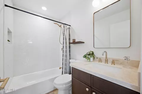 Bath - 920 E Michigan Ave, Phoenix, AZ 85022 photo 2 of 2