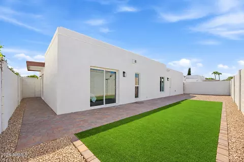 Exterior - 920 E Michigan Ave, Phoenix, AZ 85022 photo 3 of 4
