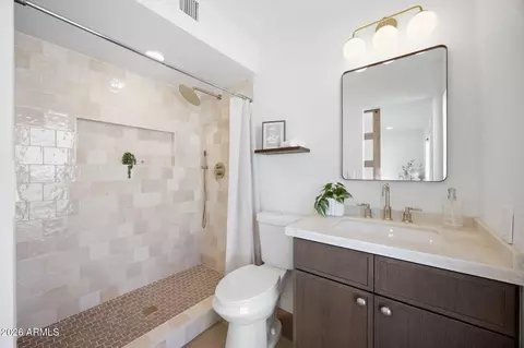 Bath - 920 E Michigan Ave, Phoenix, AZ 85022 photo 1 of 2