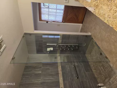Bath - 728 E Kings Ave, Phoenix, AZ 85022 photo 2 of 3