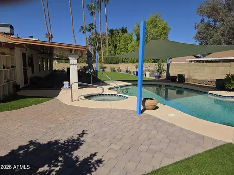 Exterior - 728 E Kings Ave, Phoenix, AZ 85022 photo 10 of 12