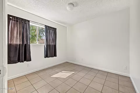 Bedroom - 4211 E Vineyard Rd, Phoenix, AZ 85042 photo 5 of 5