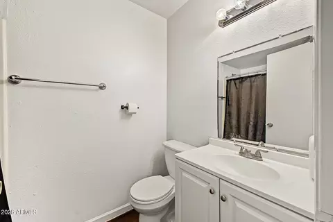 Bath - 4211 E Vineyard Rd, Phoenix, AZ 85042 photo 3 of 4