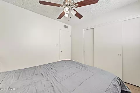 Bedroom - 4211 E Vineyard Rd, Phoenix, AZ 85042 photo 4 of 5