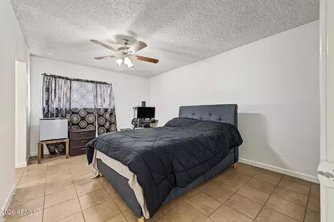 Bedroom - 4211 E Vineyard Rd, Phoenix, AZ 85042 photo 1 of 5