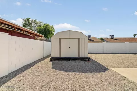 Exterior - 4211 E Vineyard Rd, Phoenix, AZ 85042 photo 5 of 7