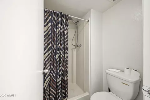 Bath - 4211 E Vineyard Rd, Phoenix, AZ 85042 photo 2 of 4