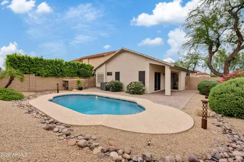 Exterior - 4304 E Abraham Ln, Phoenix, AZ 85050 photo 5 of 8