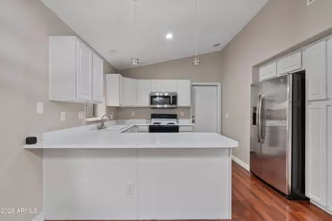 Kitchen - 4304 E Abraham Ln, Phoenix, AZ 85050 photo 1 of 3
