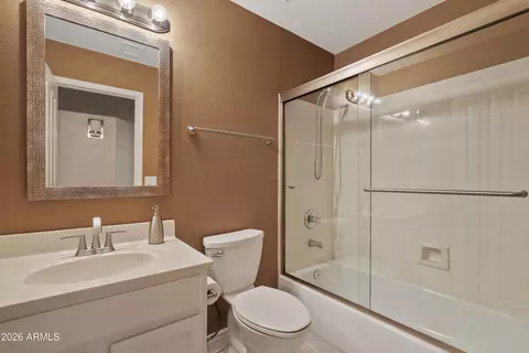 Bath - 4304 E Abraham Ln, Phoenix, AZ 85050 photo 3 of 3