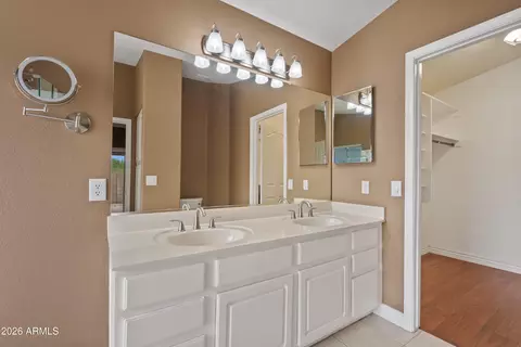 Bath - 4304 E Abraham Ln, Phoenix, AZ 85050 photo 2 of 3