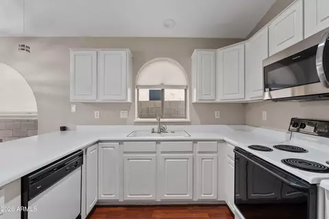 Kitchen - 4304 E Abraham Ln, Phoenix, AZ 85050 photo 2 of 3
