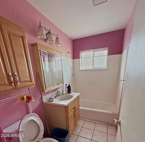 Bath - 2001 W Whitton Ave, Phoenix, AZ 85015 photo 1 of 1