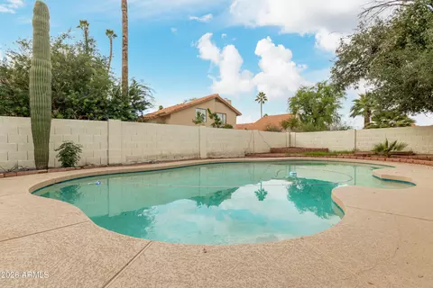 Exterior - 987 E Divot Dr, Tempe, AZ 85283 photo 6 of 10