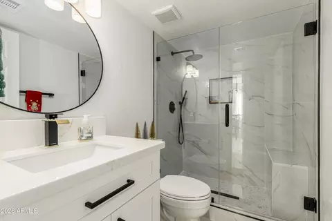 Bath - 987 E Divot Dr, Tempe, AZ 85283 photo 1 of 2