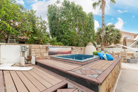 Exterior - 987 E Divot Dr, Tempe, AZ 85283 photo 9 of 10