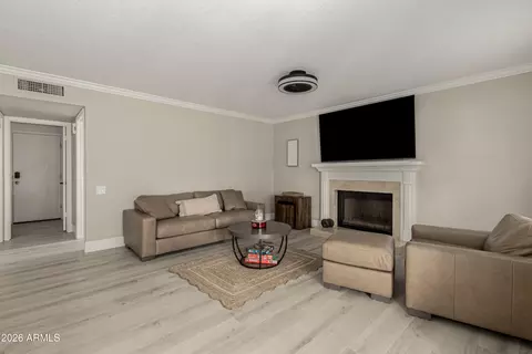 Living - 987 E Divot Dr, Tempe, AZ 85283 photo 2 of 4